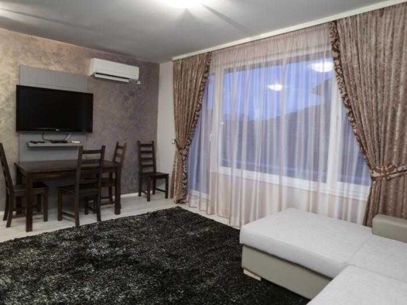 Дава се под наем Двустаен апартамент в Бургас, Център - 75 кв.м за 510 € - Снимка #1