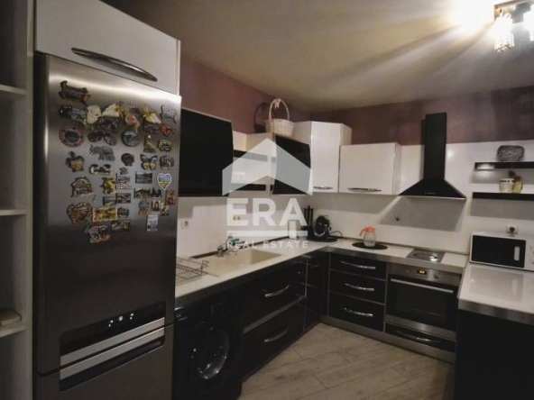 Тристаен апартамент в Хасково, Център - 100 кв.м за 1377 €/кв.м - Снимка #1