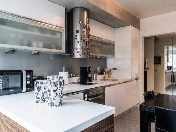 Двустаен апартамент в София, Сухата река - 72 кв.м за 1445 €/кв.м - Снимка #1