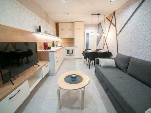 Дава се под наем Двустаен апартамент в Бургас, Възраждане - 65 кв.м за 510 € - Снимка #1