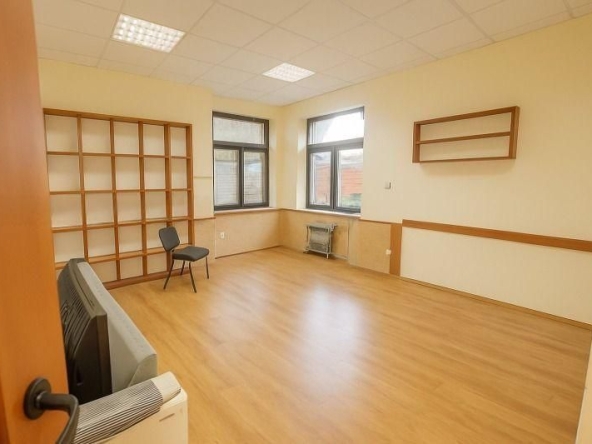 Дава се под наем Къща в София, Банишора - 1000 кв.м за 3689.34 € - Снимка #1