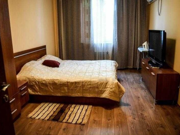 Дава се под наем Двустаен апартамент в Бургас, Център - 65 кв.м за 408 € - Снимка #1