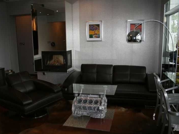 Дава се под наем Тристаен апартамент в Бургас, Център - 90 кв.м за 612 € - Снимка #1