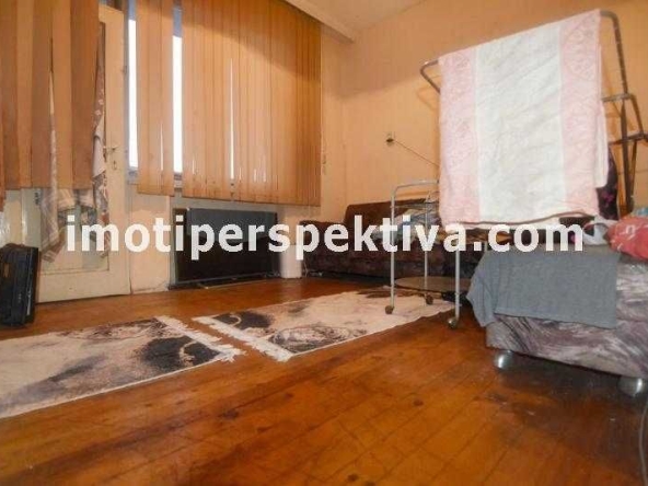 Тристаен апартамент в Пловдив, Кючук Париж - 136 кв.м за 713 €/кв.м - Снимка #1