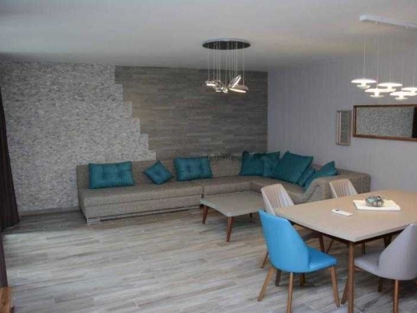 Дава се под наем Двустаен апартамент в Бургас, Славейков - 93 кв.м за 663 € - Снимка #1