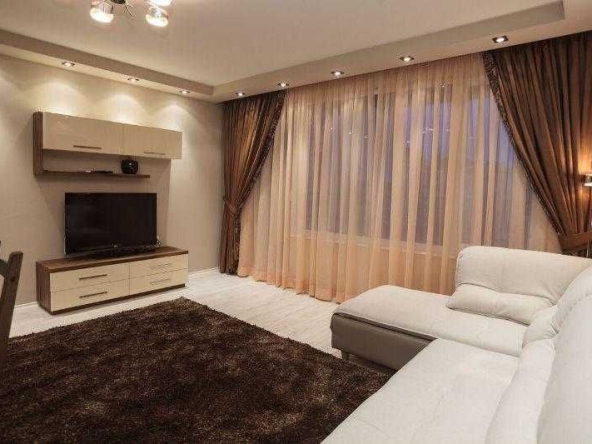 Дава се под наем Двустаен апартамент в Бургас, Център - 70 кв.м за 612 € - Снимка #1