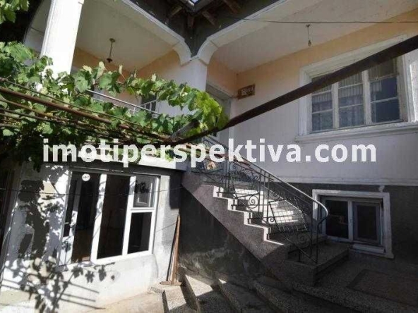 Къща в с. Конуш, Област Пловдив - 154 кв.м за 468 €/кв.м - Снимка #1