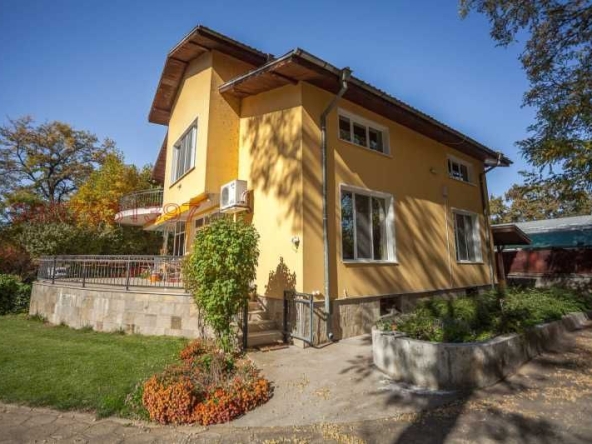 Къща в с. Трилистник, Област Пловдив - 340 кв.м за 999 €/кв.м - Снимка #1