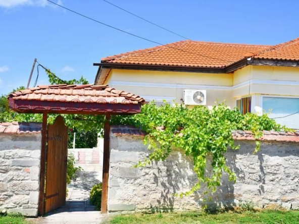 Къща в с. Българево, Област Добрич - 120 кв.м за 1041 €/кв.м - Снимка #1