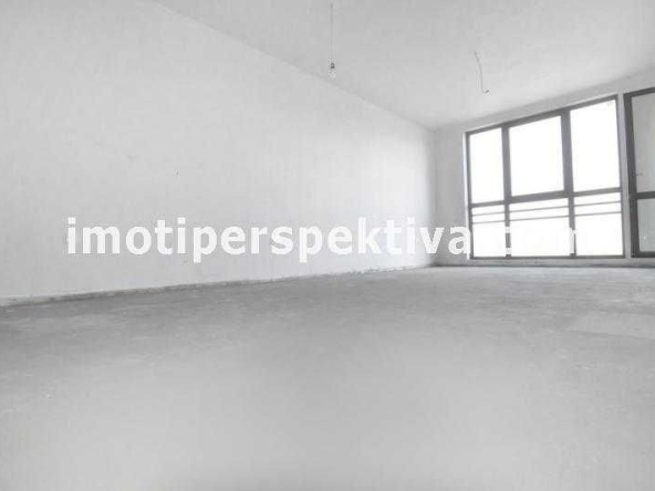 Тристаен апартамент в Пловдив, Кючук Париж - 101 кв.м за 1387 €/кв.м - Снимка #1