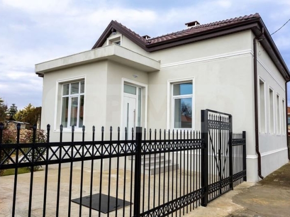 Къща в Каварна - 234 кв.м за 1411 €/кв.м - Снимка #1