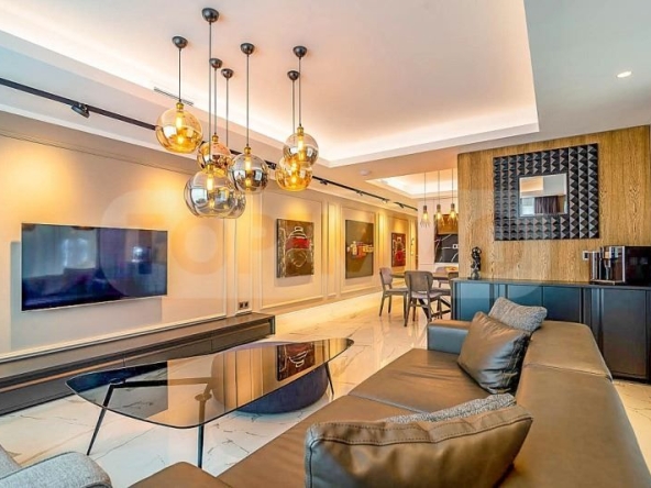 Тристаен апартамент в Варна, Бриз - 150 кв.м за 2500 €/кв.м - Снимка #1