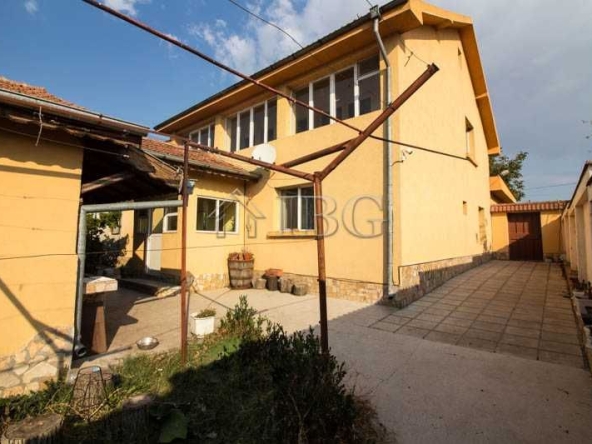 Къща в с. Бъзън, Област Русе - 240 кв.м за 563 €/кв.м - Снимка #1