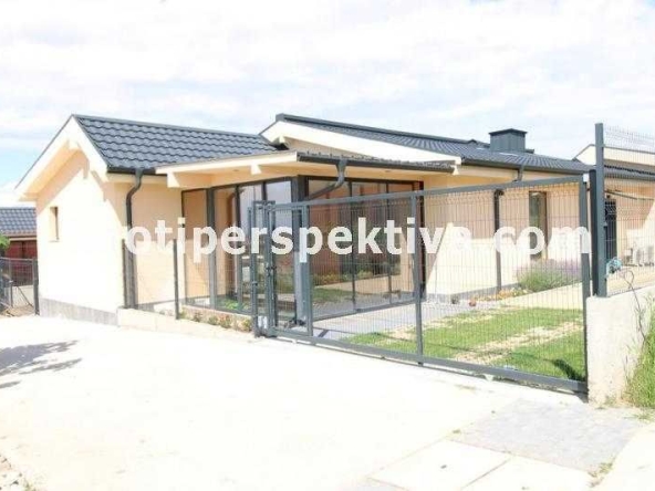 Къща в с. Марково, Област Пловдив - 135 кв.м за 1334 €/кв.м - Снимка #1