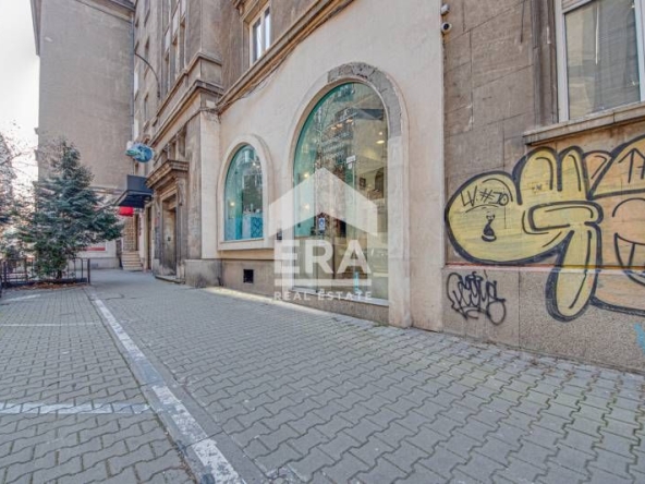 Дава се под наем Магазин в София, Център - 100 кв.м за 1700 € - Снимка #1