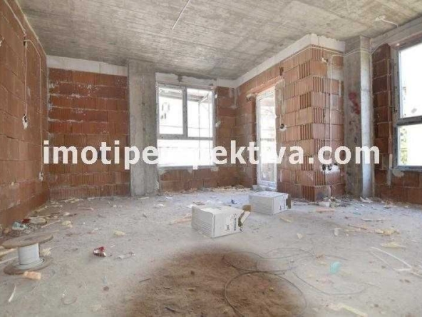 Тристаен апартамент в Пловдив, Кючук Париж - 92 кв.м за 1636 €/кв.м - Снимка #1