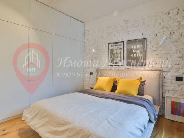 Дава се под наем Тристаен апартамент в София, Център - 70 кв.м за 1140 € - Снимка #1