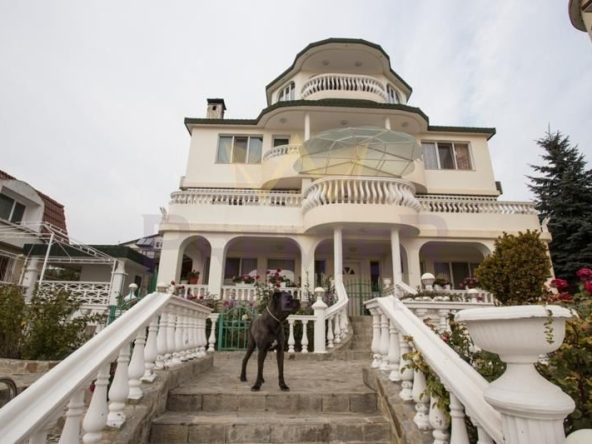 Къща в Варна, м-т Траката - 500 кв.м за 1980 €/кв.м - Снимка #1