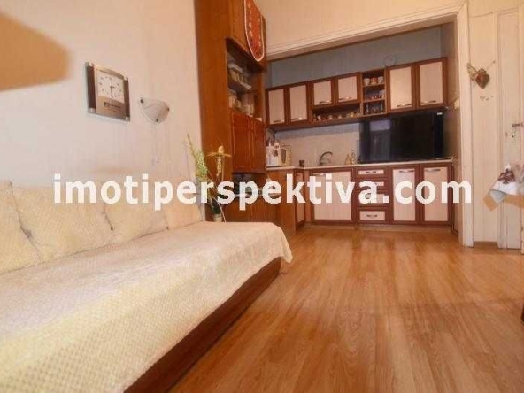 Двустаен апартамент в Пловдив, Център - 75 кв.м за 1774 €/кв.м - Снимка #1