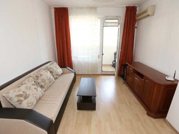 Дава се под наем Двустаен апартамент в Бургас, Център - 70 кв.м за 408 € - Снимка #1