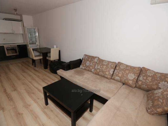 Дава се под наем Тристаен апартамент в Бургас, Лазур - 88 кв.м за 688.5 € - Снимка #1