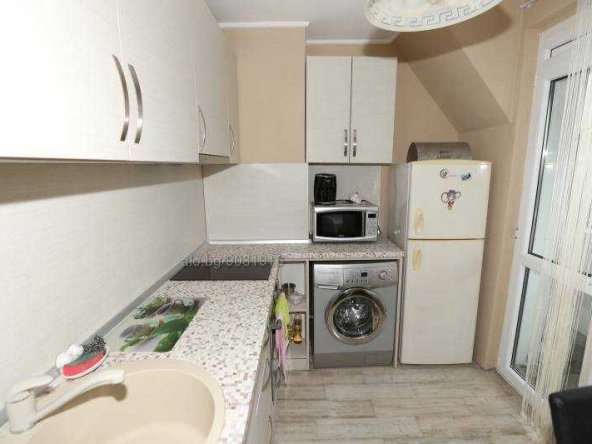 Дава се под наем Двустаен апартамент в Бургас, Възраждане - 60 кв.м за 408 € - Снимка #1