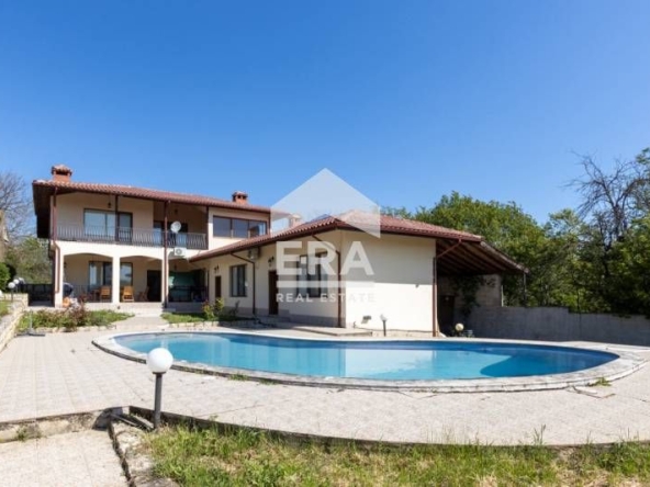 Къща в с. Болярци, Област Варна - 340 кв.м за 1736 €/кв.м - Снимка #1