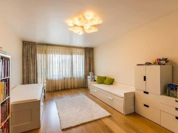 Четиристаен апартамент в София, Малинова долина - 120000 кв.м за 2 €/кв.м - Снимка #1