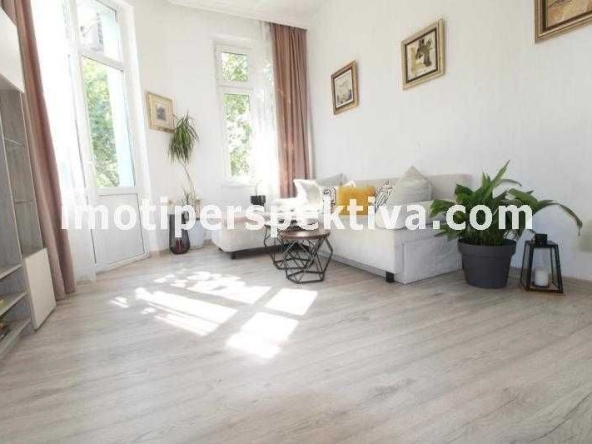 Етаж от къща в Пловдив, Център - 140 кв.м за 2508 €/кв.м - Снимка #1