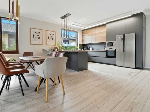 Къща в с. Радиново, Област Пловдив - 245 кв.м за 8 €/кв.м - Снимка #1