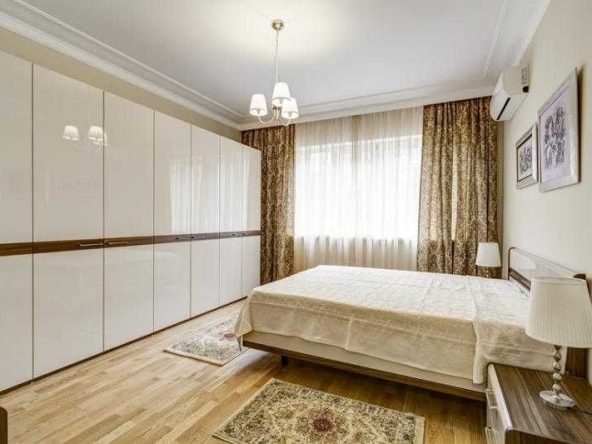 Дава се под наем Тристаен апартамент в София, Център - 160 кв.м за 2000 € - Снимка #1