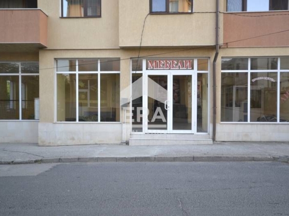 Дава се под наем Магазин в Хасково, Любен Каравелов - 150 кв.м за 612 € - Снимка #1