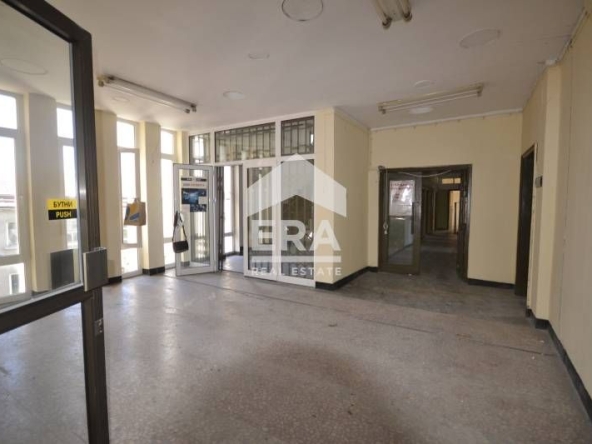 Офис в Хасково, Център - 566 кв.м за 813 €/кв.м - Снимка #1