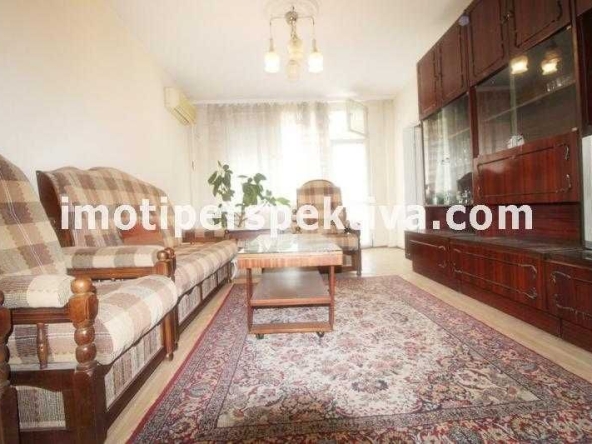 Тристаен апартамент в Пловдив, Кючук Париж - 100 кв.м за 1300 €/кв.м - Снимка #1