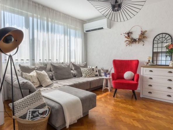 Дава се под наем Тристаен апартамент в Пловдив, Център - 100 кв.м за 1000 € - Снимка #1