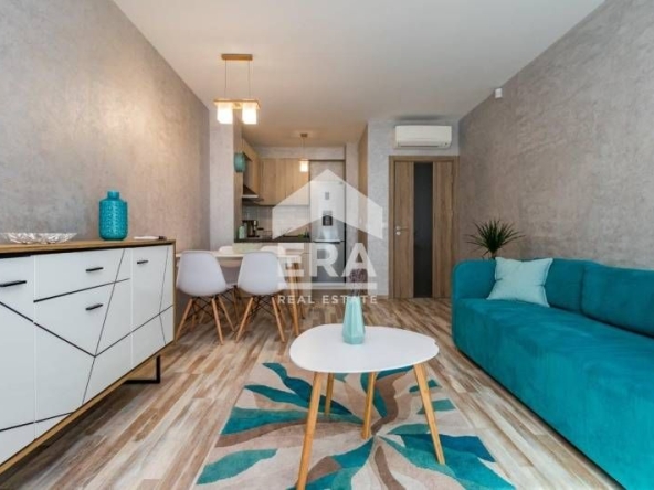 Дава се под наем Двустаен апартамент в Варна, Център - 75 кв.м за 1000 € - Снимка #1