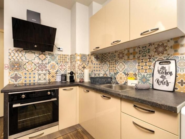 Дава се под наем Двустаен апартамент в Пловдив, Център - 76 кв.м за 698.19 € - Снимка #1