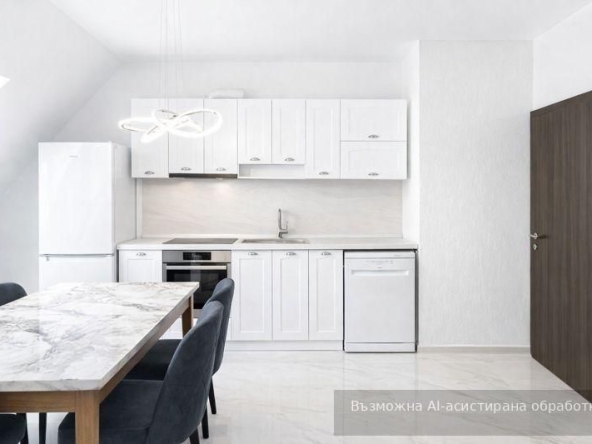 Дава се под наем Тристаен апартамент в Пловдив, Център - 185 кв.м за 797.64 € - Снимка #1