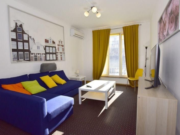 Дава се под наем Тристаен апартамент в София, Център - 80 кв.м за 957.27 € - Снимка #1