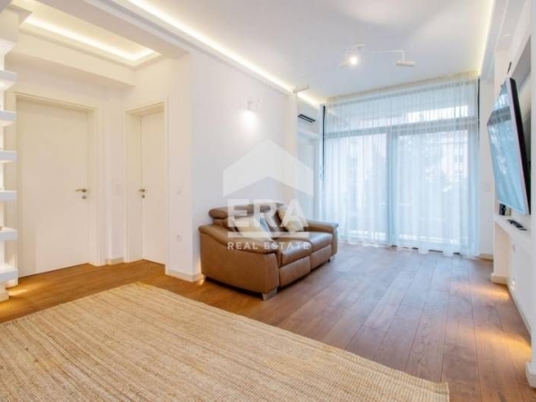 Тристаен апартамент в София, Център - 85 кв.м за 3594 €/кв.м - Снимка #1
