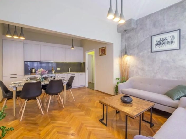 Дава се под наем Четиристаен апартамент в София, Докторски паметник - 100 кв.м за 1300 € - Снимка #1