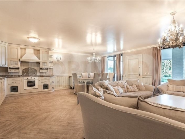 Тристаен апартамент в Варна, м-т Евксиноград - 180 кв.м за 921 €/кв.м - Снимка #1