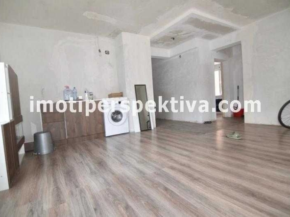 Тристаен апартамент в Пловдив, Център - 100 кв.м за 1785 €/кв.м - Снимка #1