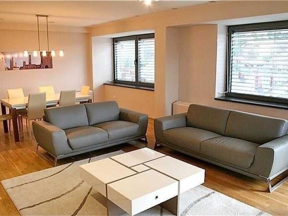 Дава се под наем Тристаен апартамент в Бургас, Изгрев - 78 кв.м за 229.5 € - Снимка #1