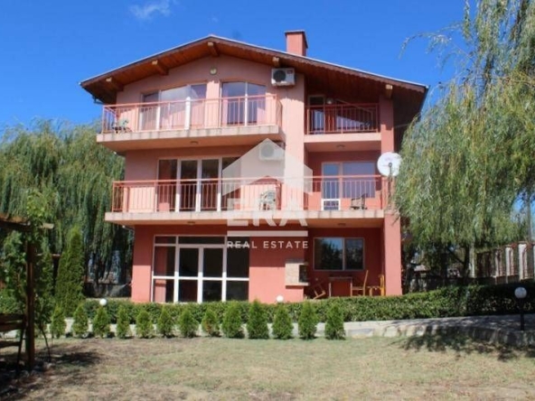 Дава се под наем Къща в с. Близнаци, Област Варна - 290 кв.м за 1000 € - Снимка #1