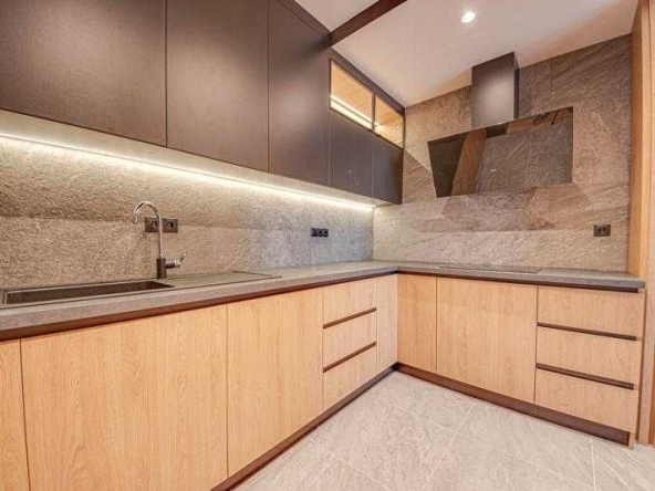 Дава се под наем Двустаен апартамент в София, Център - 82 кв.м за 400 € - Снимка #1