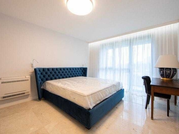 Дава се под наем Тристаен апартамент в София, Център - 98 кв.м за 450 € - Снимка #1