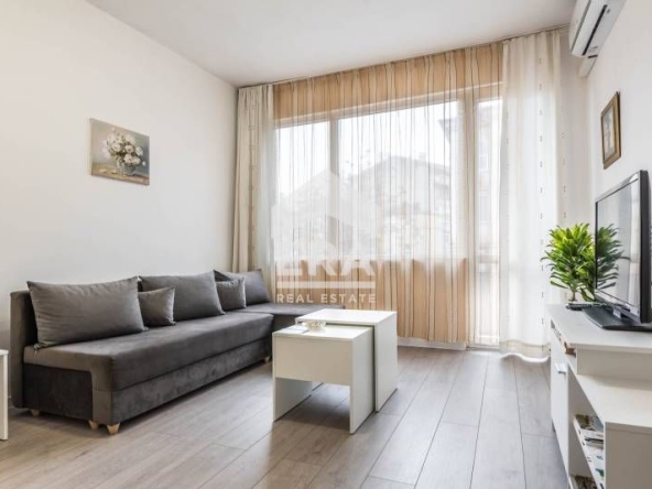 Двустаен апартамент в Варна, Гръцка махала - 77 кв.м за 3116 €/кв.м - Снимка #1