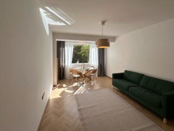 Тристаен апартамент в София, Изток - 105 кв.м за 7 €/кв.м - Снимка #1