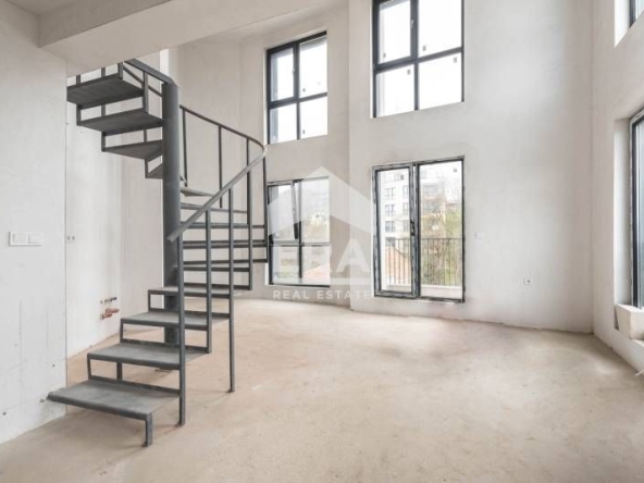 Четиристаен апартамент в Варна, Център - 144 кв.м за 2267 €/кв.м - Снимка #1